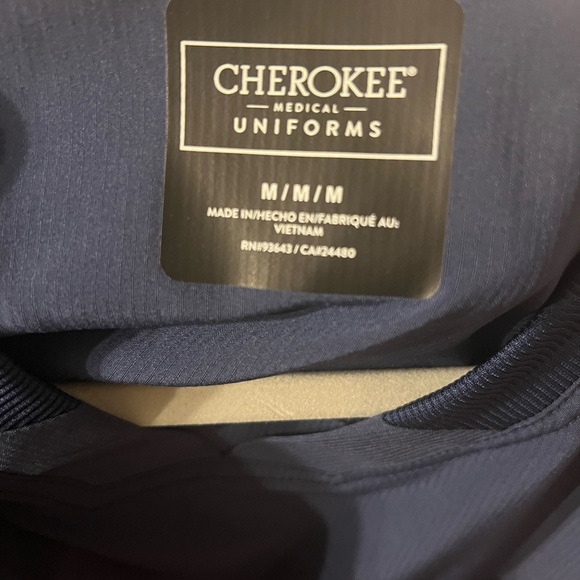 Men’s size medium Cherokee Certainty scrub top. New with tags. - Picture 6 of 8
